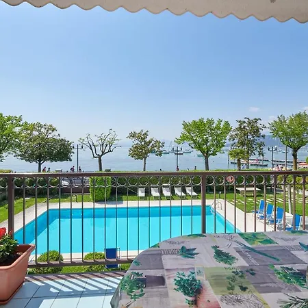 Front Lake Rainer * ברדולינו